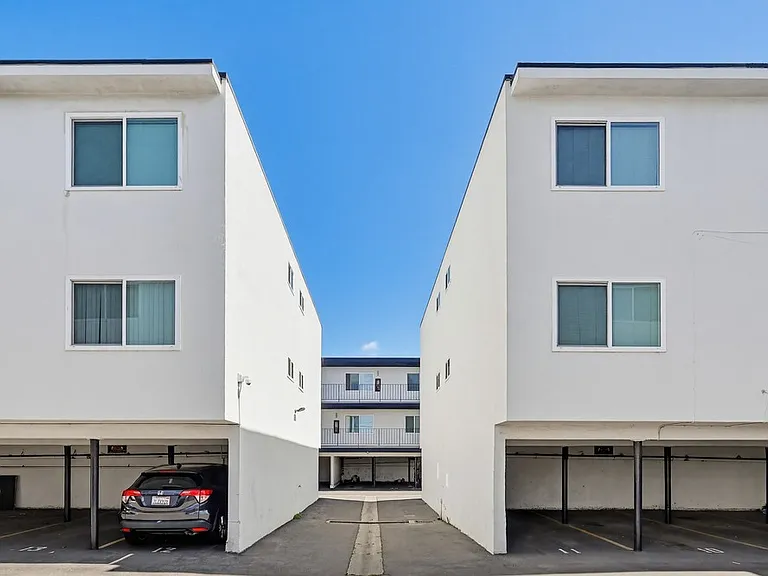 21818-21830 S Figueroa St — Photo 10