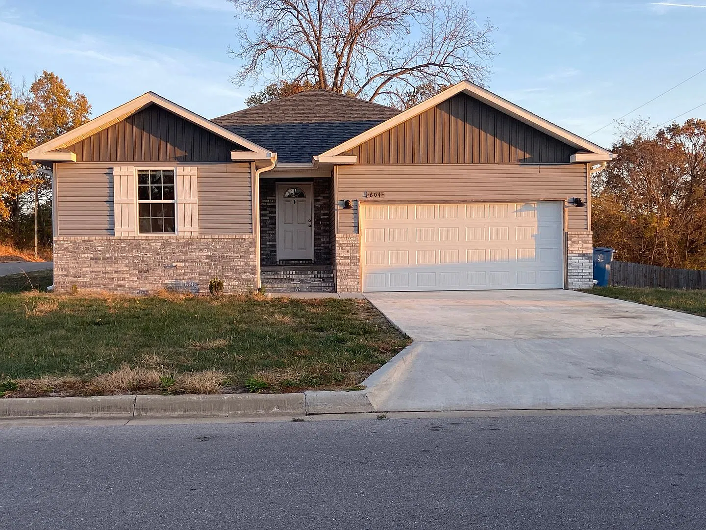 adorable home in a quiet neighborhood — Photo 1