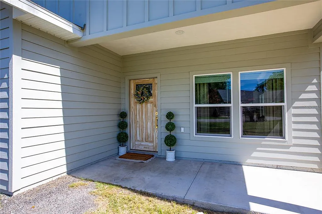 3 bed, 2.0 bath, 1290 sqft, $2,000 — Photo 3