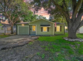 204 NW Lorna St, Burleson, TX 76028