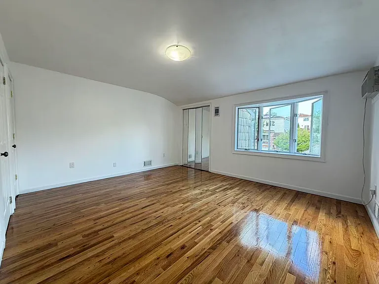 266 Brookfield Ave — Photo 15