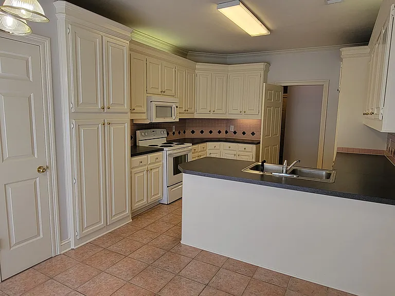 516 Windsor Dr — Photo 11