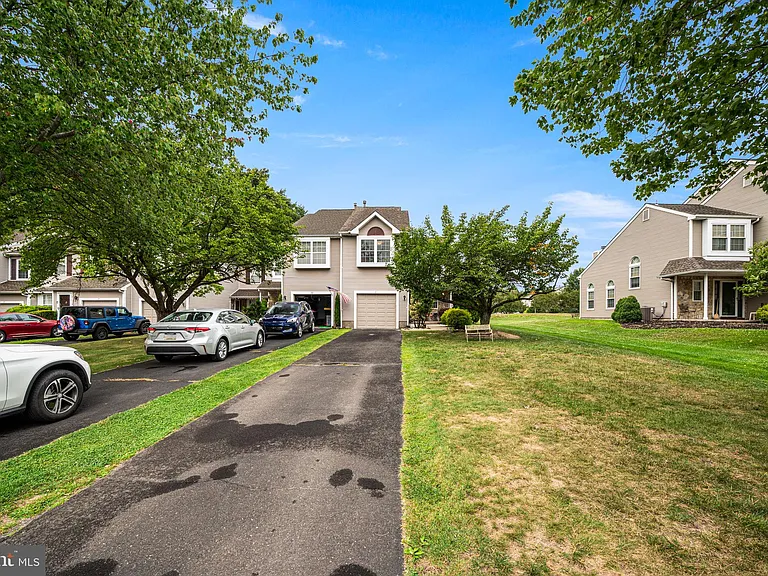 31 Tamarack Ct — Photo 2