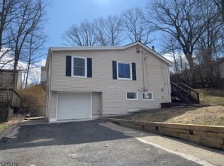15 Larsen Trl, Hopatcong, NJ 07843