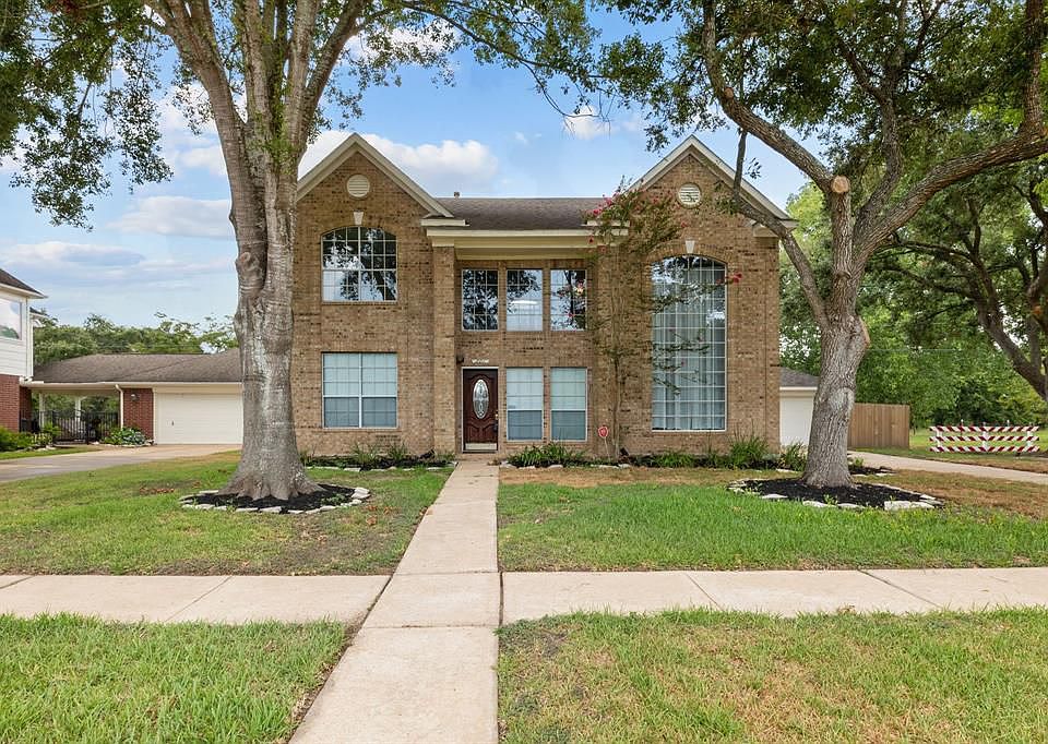 1st image of 201 Water Oak Dr