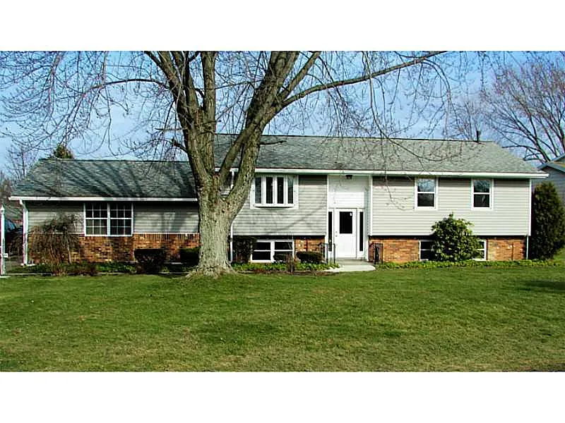 5819 Carriage Hill Dr photo 1