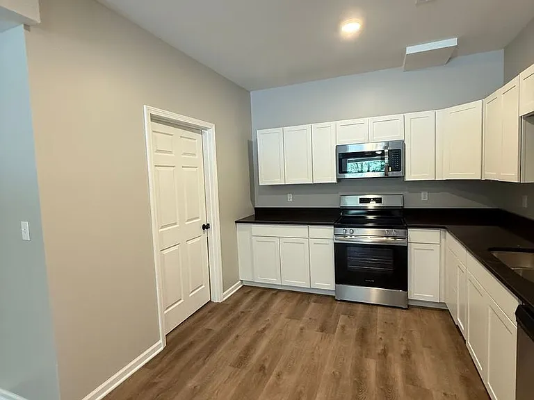 1301 McKee St — Photo 10