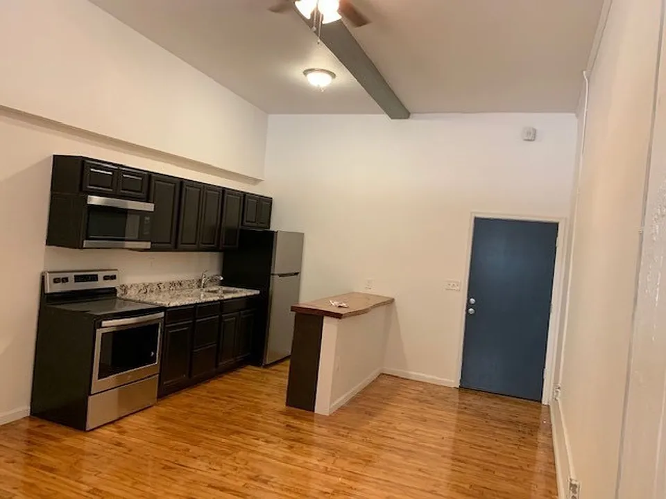 11 E Saratoga St