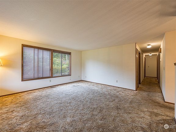 4th image of 913 Eckard Place