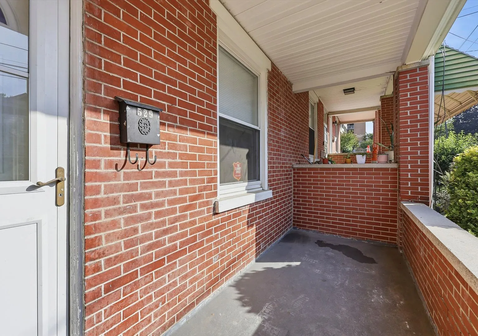 529 N Clayton St — Photo 2