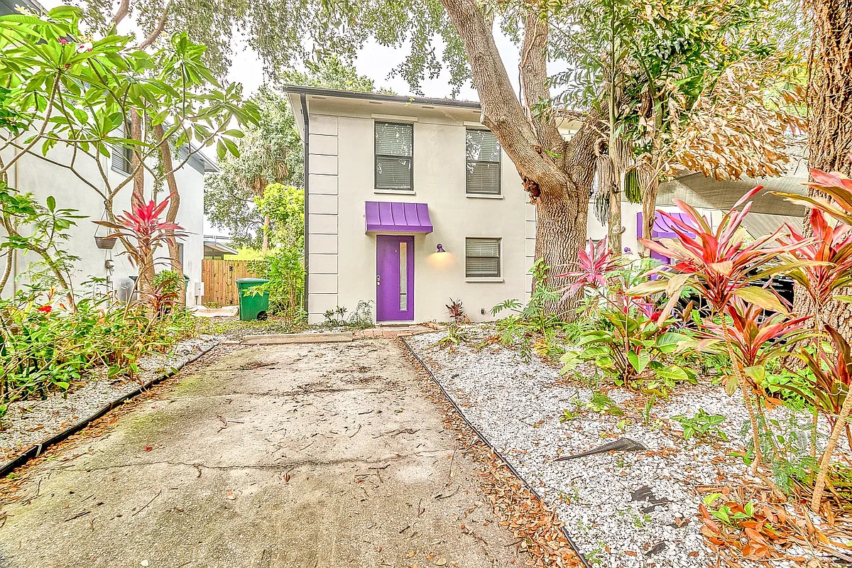 Building Photo - 2417 W Stroud Ave #A