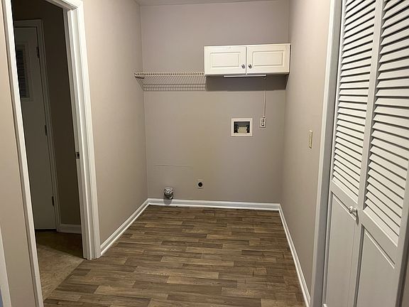 5th image of 457 E College St