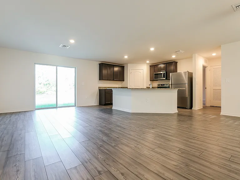 5725 Centro Ave — Photo 4