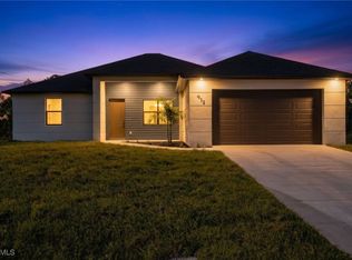 913 Oak Ave, Lehigh Acres, FL 33972