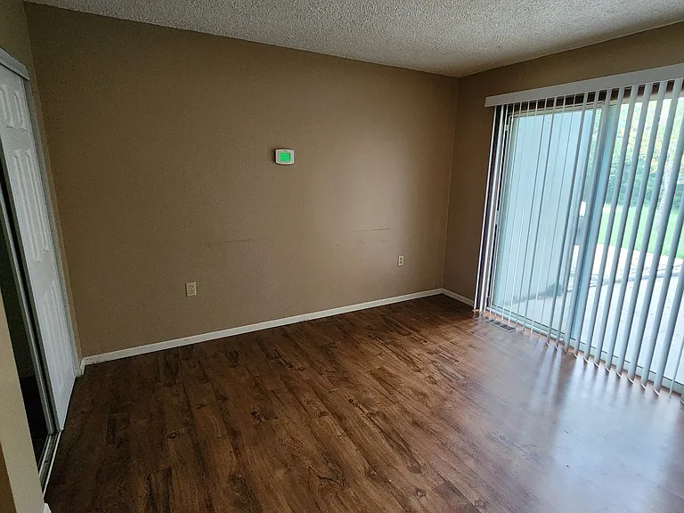 1310 E North St #6 — Photo 3
