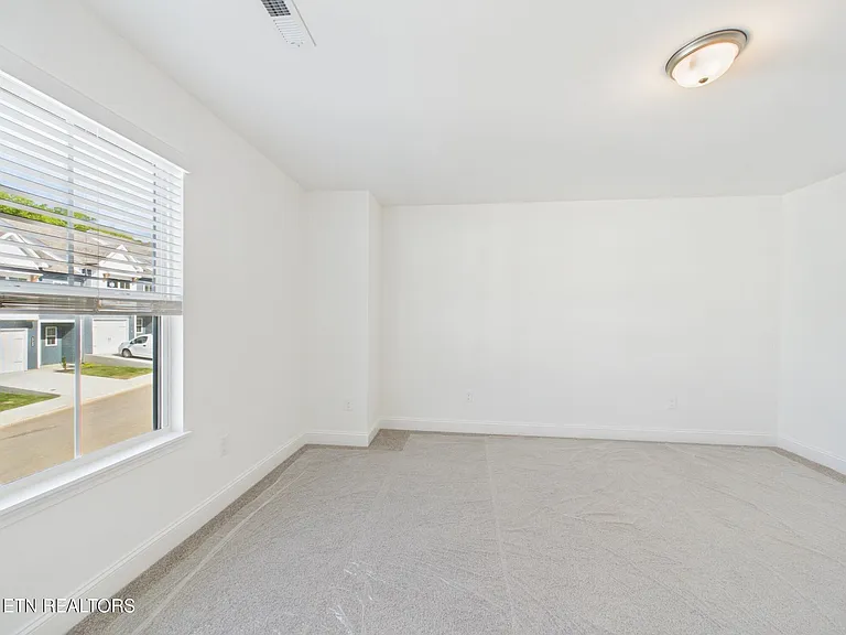 1729 Lateglow Way — Photo 37