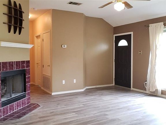 3rd image of 800 Lone Star Dr