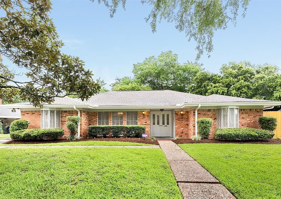 Check out this beautiful 4 bedroom home in the heart of Alvin!