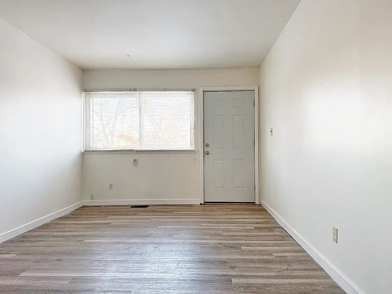 902 N Fairlawn Cir W #902 — Photo 6
