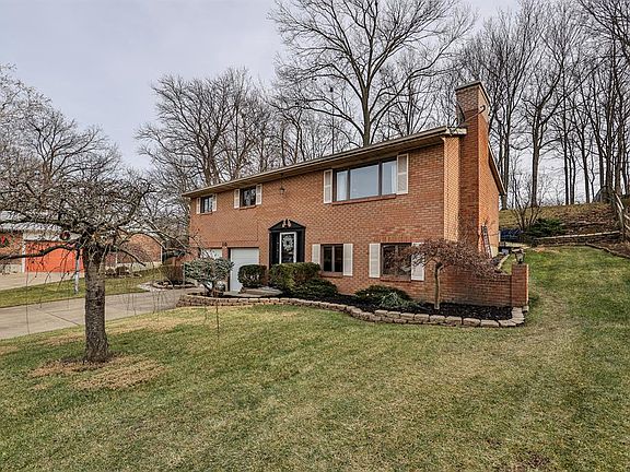 2nd image of 10 Pebble Beach Ct