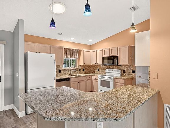 2nd image of 644 ELLSWORTH WAY