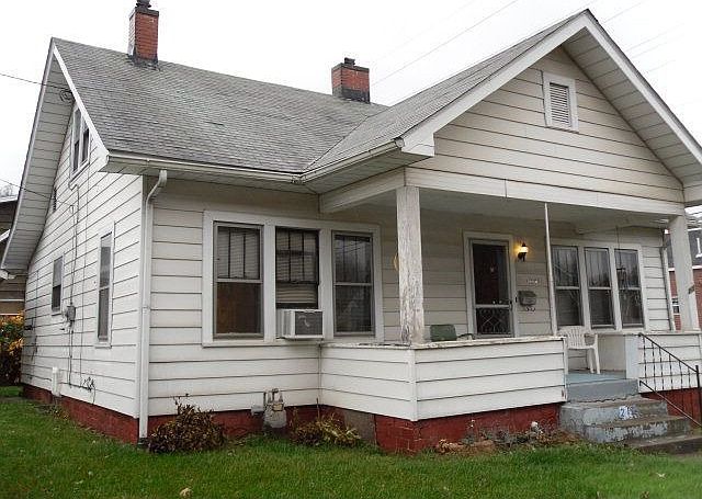 1st image of 215 Bloom St