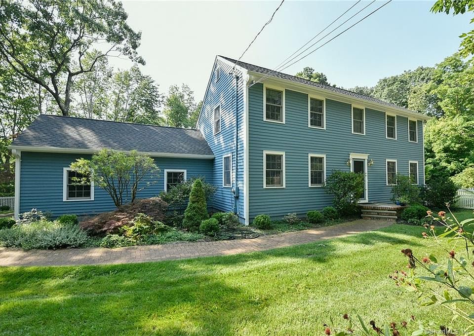 1st image of 33 Woodcutters Dr