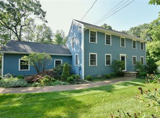 33 Woodcutters Dr, Bethany, CT 06524