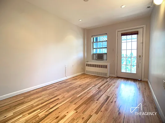 Rented by The Agency | media 31