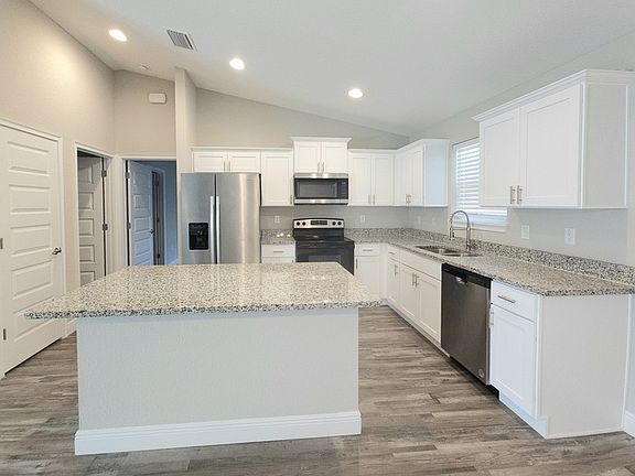3rd image of 106 Oak Cir