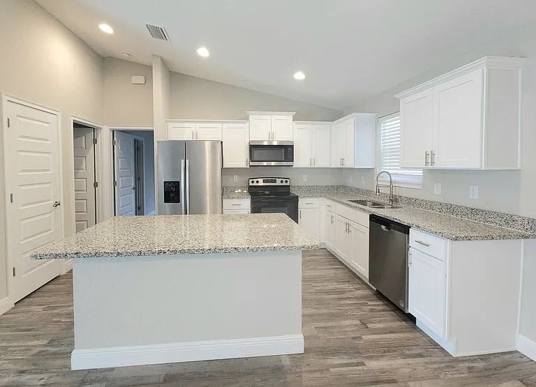 106 Oak Cir — Photo 3