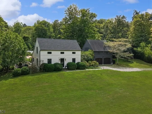 2 Schoolhouse Lane, Tewksbury Twp., NJ 08833