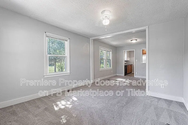 3 bed, 1.0 bath, 915 sqft, $1,150 — Photo 3