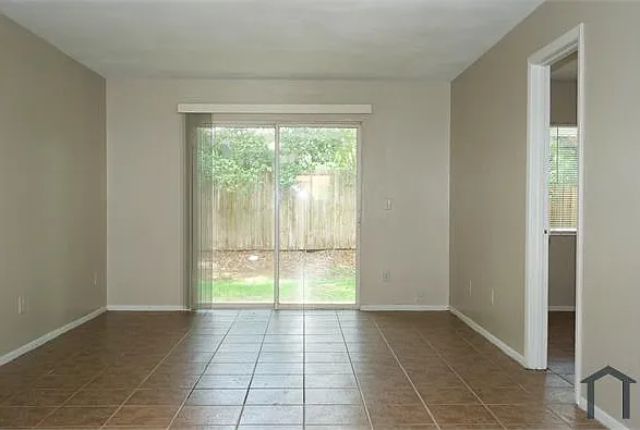 2050 Bowen Dr — Photo 6