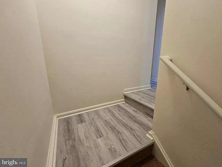 218 E North St — Photo 34