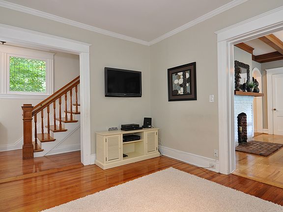 4th image of 24 Garland Dr