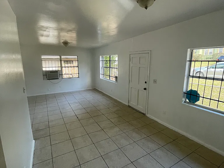 4526 Fairview St — Photo 13