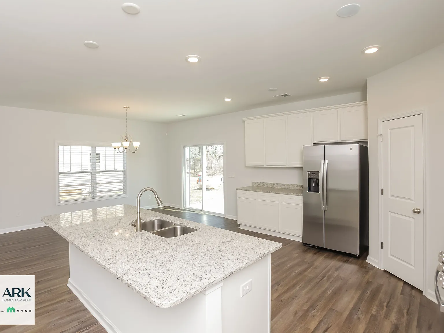 4 bed, 2.5 bath, 1963 sqft, $2,175 — Photo 2