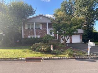 123 Lake Nanuet Dr, Nanuet, NY 10954