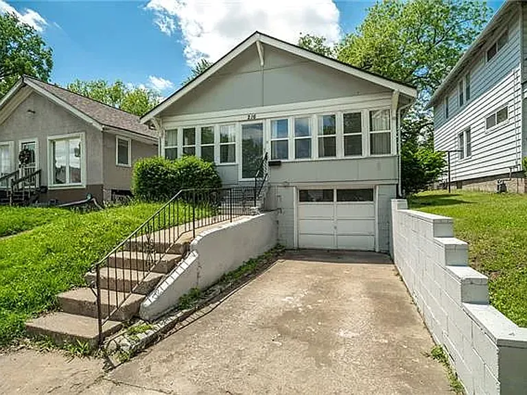 216 N Wheeling Ave — Photo 1