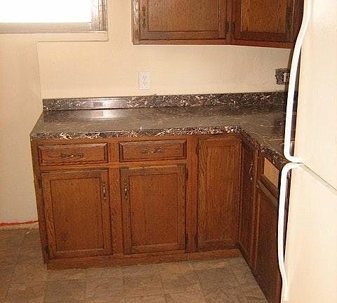 4th image of 653 Carlton St