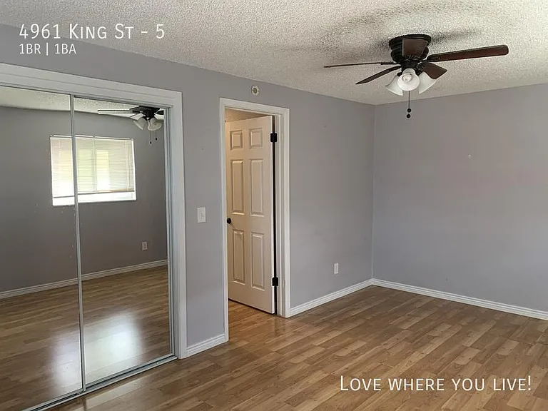 4961 King St #5 — Photo 2