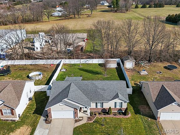 2nd image of 35 Swaying Pine Ln