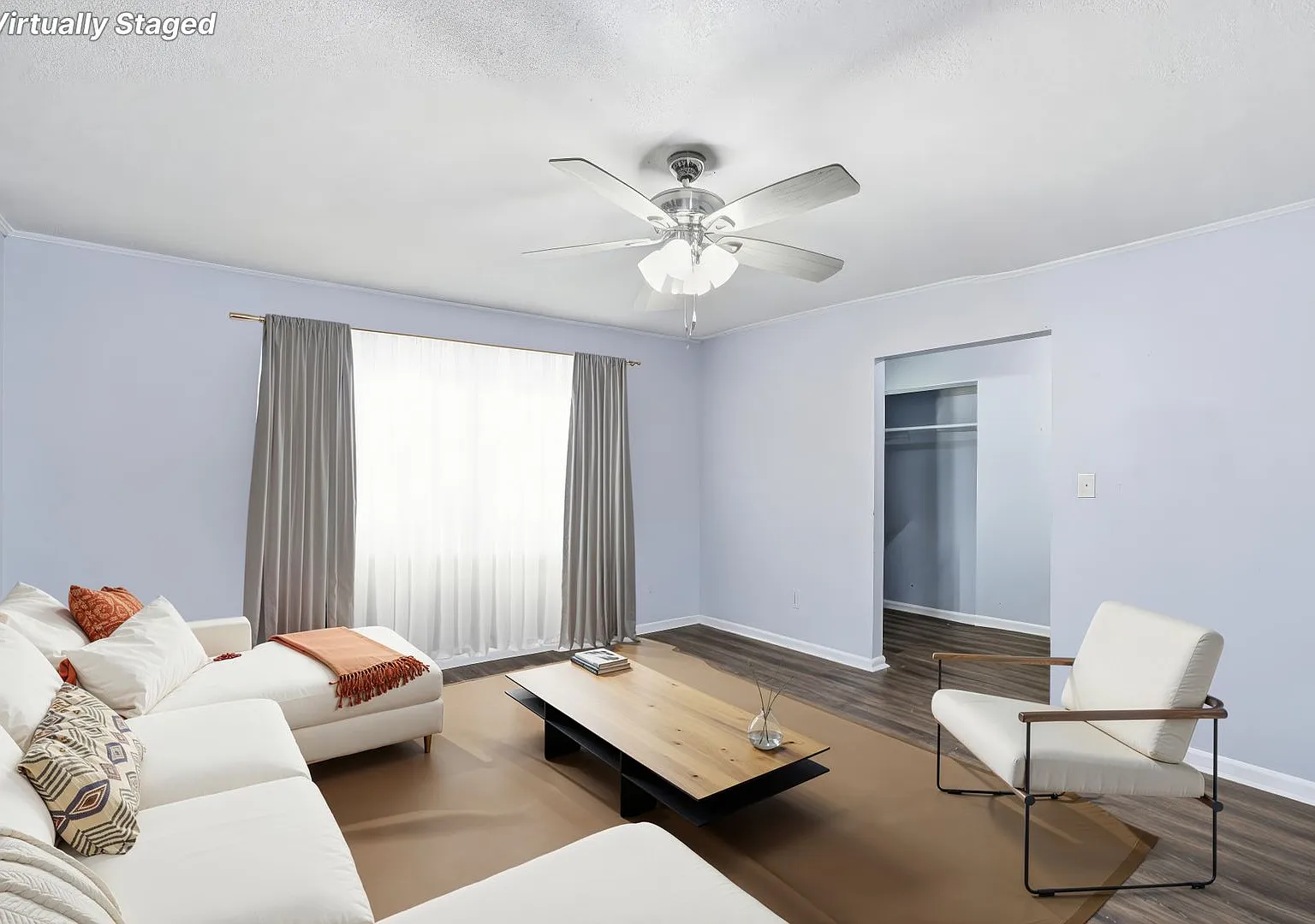 4 Bedroom House with Huge Yard for August 2027! — Photo 2