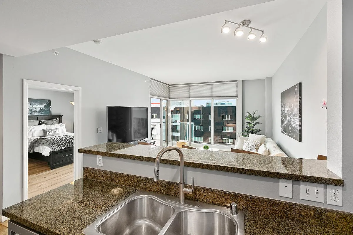 1 bed, 797 sqft, $4,200 — Photo 3