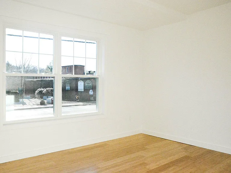 548 Main St #1 — Photo 8