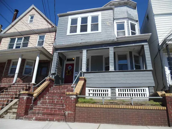 131 W 50th St, Bayonne, NJ 07002