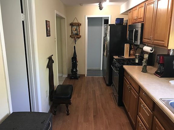 5th image of 15244 Kenton Ave
