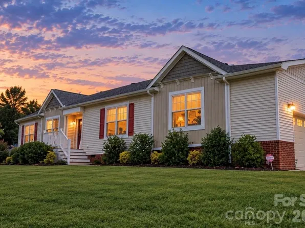 224 Pete Luther Rd, Candler, NC 28715