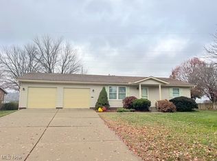 100 Wade Dr, Dover, OH